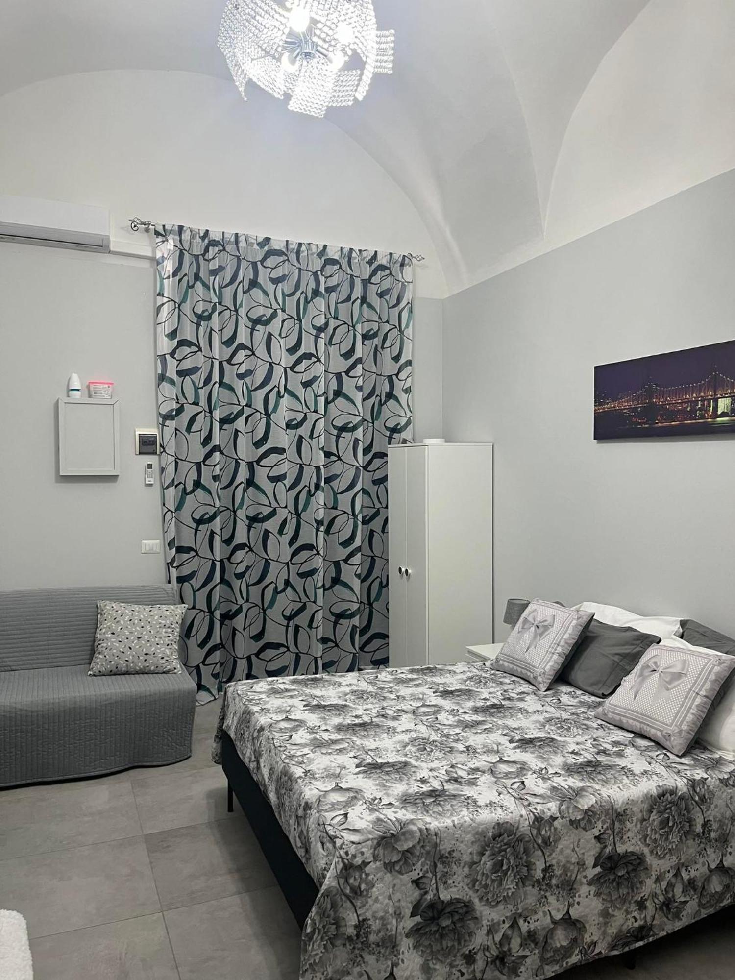 Casa Vacanze I 4 Diamanti Room 1 Catânia Exterior foto